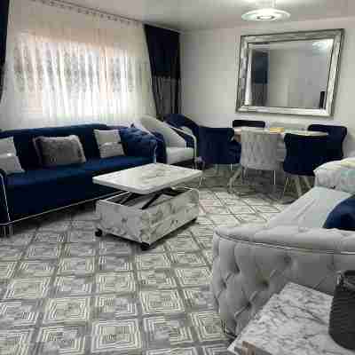 Entire flat by Principality Stadium (5 min walk) Dining/Meeting Rooms