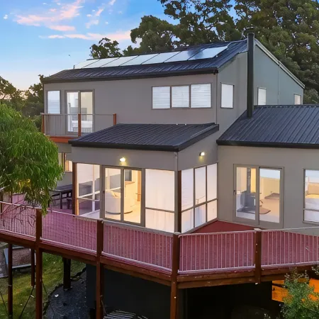 Mountain view house Отели рядом с достопримечательностью «Река Тамар»