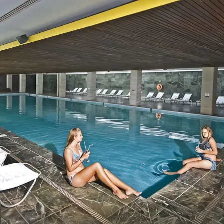 Nirvana Cosmopolitan Hotel - Convention & Sports Center