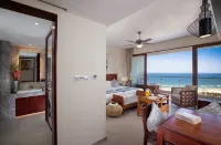 Aloha Oceanfront Suite Resort