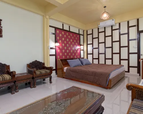 Sawatdee Guesthouse the Original Hotel berhampiran Jeti Thewej