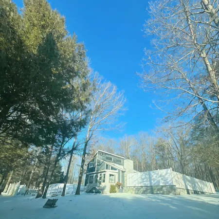 Tranquility in 3Br Pocono House Private Pool, Sauna,Hot Tub, Game Room, Fire Pit