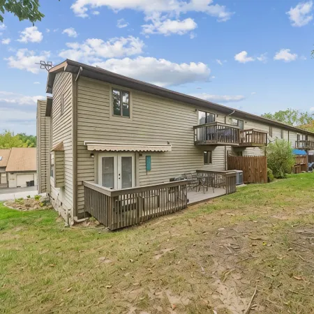 3 Bedroom Townhome next to Cheat Lake / Sunset Beach Marina!