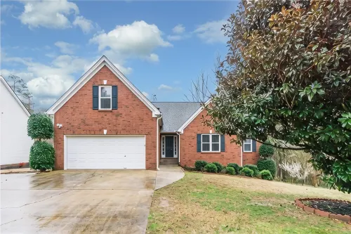 Cozy home with AC and WiFi in beautiful Flowery Branch - 3-Star