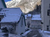 Standing apartment, heart of Bareges village, close to amenities, sleeps 1 to 8 Hotels in Bareges