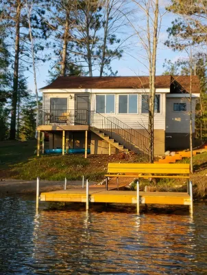 Lily Pad on Muskie Lake - Hytter