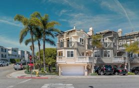 Fantastic townhome in Hermosa two blocks from the beach!