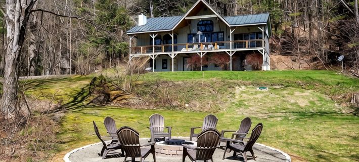 Spacious Chalet Near Stratton and Mt. Snow w/Indoor Hot Tub, Fireplace, Firepit Hotels in Windham County