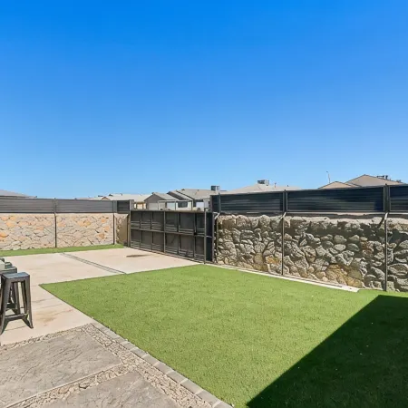 Large Modern Mid-Century Getaway 5 Bed Rooms Outdoor Grille