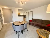 Le Bacquin 21, 2 Minutes from Downtown, 700 m from the Train Station, Secure Private Parking. - Kitchens