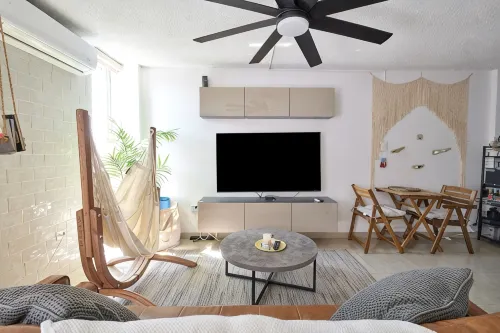 Walk to Beach & Restaurants 1Br w/City Views - 精品