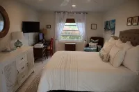 Newly Renovated Bathroom and Outdoor Shower! - Sandy Feet Retreat, Treasure Cay - Gym