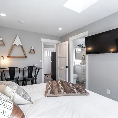 Downtown Studio Apartment in Eugene’s Heart!