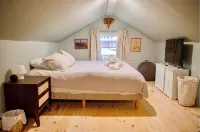 New! Thoughtful and Cozy Craftsman Waiting for You! Walk to village center!