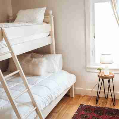 Little Yellow House - Downtown Charming 2 BDRM Rooms