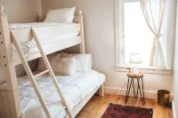 Little Yellow House - Downtown Charming 2 BDRM - 3つ星