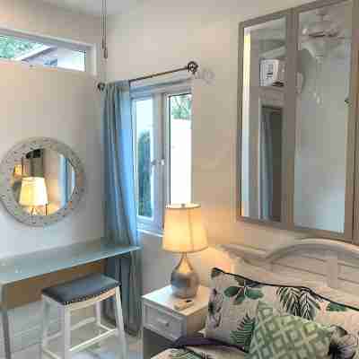 NEW & IMPROVED OCEANFRONT VILLA W/ INFINITY POOL & BEST SNORKELING! Sleeps 20 Rooms