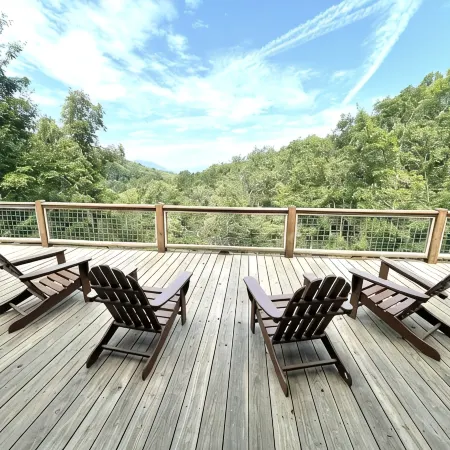 Hilltop Haven - Luxury Cabin w/ Mountain Views - Near NOC, Polar Express, Hiking