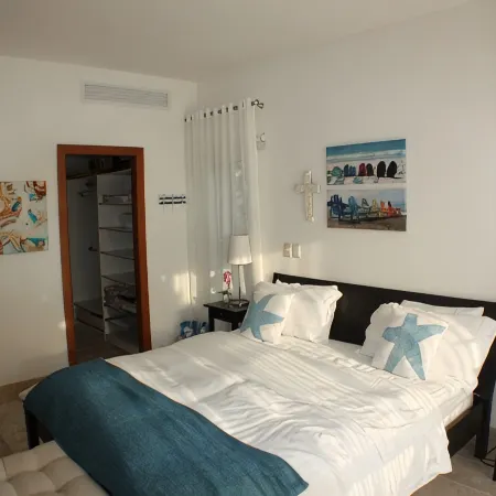 Beachfront Luxury 1 BDR Apt. Sleeps Up To 4 @ Balcones Del Atlantico