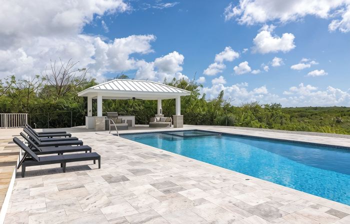 Rum& Little Barron Villa: Your North Side Haven-Beach, Ocean, Garden Views!