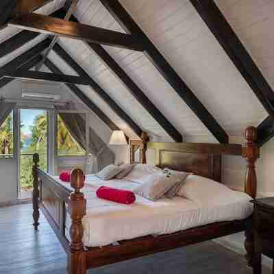 Beach 2 minutes' walk, private deck, tranquility Rooms