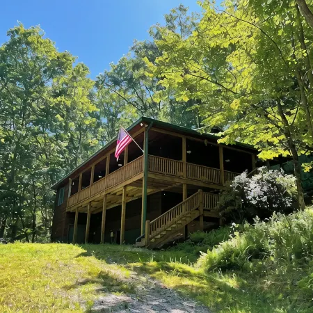 Deer Hollow-tranquil cabin in the woods, minutes from the Toccoa River. Hot Tub!