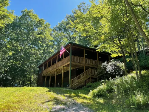 Deer Hollow-tranquil cabin in the woods, minutes from the Toccoa River. Hot Tub! - Tiny Houses