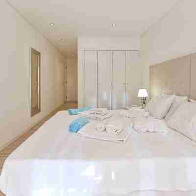 Charmy apartment in front of the centeanes beach in Carvoeiro Rooms