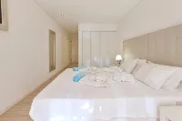 Charmy apartment in front of the centeanes beach in Carvoeiro - 3-Star