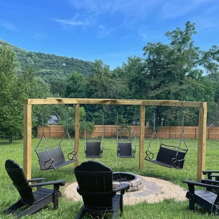 Modern Cabin for 8,w/Hot Tub+mtn view+1m from downtown Clayton, Outdoor Space