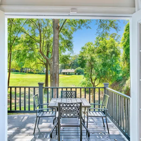 Discover Daphne's mystery cottage: Golf Course, Yacht Club, pool retreat!
