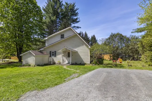 Fantastic retreat 5 mins from Village with media room, AC and sauna! - 3-Star