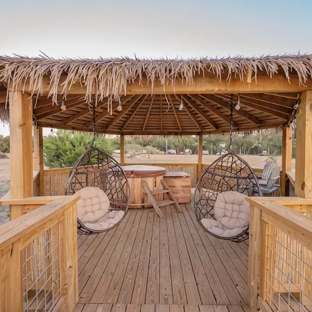 Cockatoo Yurt/Cold A/C! Hot Tub/Grill/Close to Town/River Yurt Village