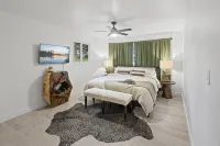 The Armadillo Villa! Hillside Haven with a Panoramic View of the Colorado River - 3-Star