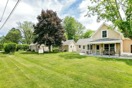 3 Adorable Old Fashioned Cottages In A Great Location ~ 3 Cottages At One Price!