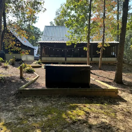 Charming 2-BR 1BA with private hot tub near McLemore, Cloudland Canyon State Pk.