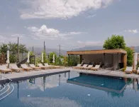 Dilijani Tun Hotel & Restaurant - Pools