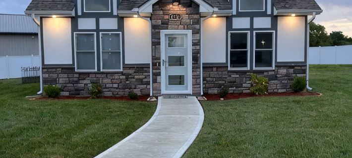 Fisher House Spacious Home in Tiny Home Village Hotels in Pettis County