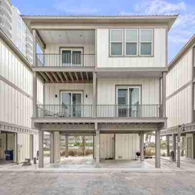 Steps from the Beach*Pool*Pier on Little Lagoon Hotel Exterior