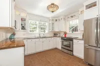 Peaceful House, Calming Gardens + Kitchen + Wi-Fi