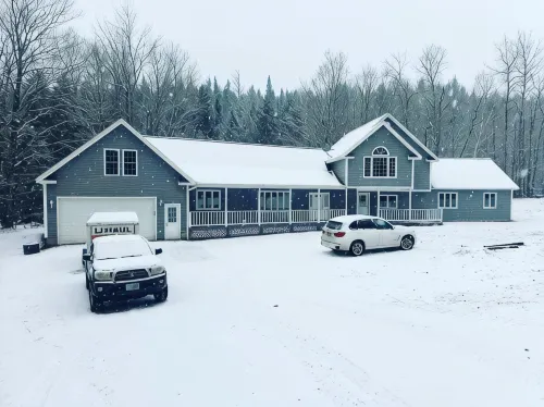 Jay River Front Three Bedroom. 2 miles to Jay Peak