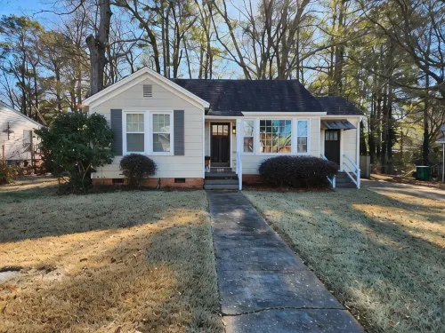 The Callaway Cottage- HOME AWAY FROM HOME!