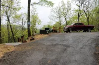 Cozy Cabin; no hurricane damage; we would love your support! - Feriehus