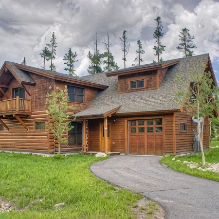 4 Bedroom Luxury Ski in/ Ski Out Powder Ridge Cabin W/ Hot Tub
