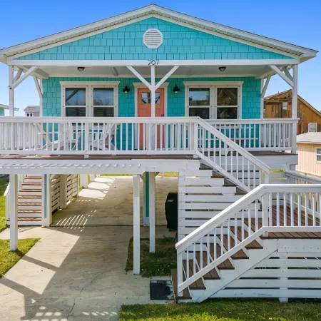 Cheerful 3BR/2BA - just steps to the beach!