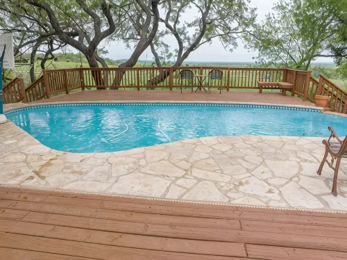 Come enjoy our peaceful house oasis that features a backyard patio with a pool! - Homestays