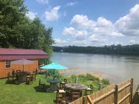 Affordable Cozy Cedar Cabin Overlooking the River - petit déjeuner