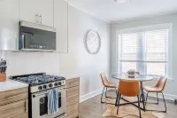Comfortable and Trendy Design 1Br in Lincoln Square - Condos