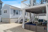 Beach house 2 blocks from the board walk, parking, beach towels and badges - 3 stjerner