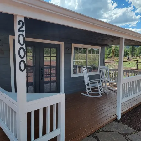 BBZ Bunkhouse - Cozy and Close to Town; Yet Secluded In The Great Outdoors!